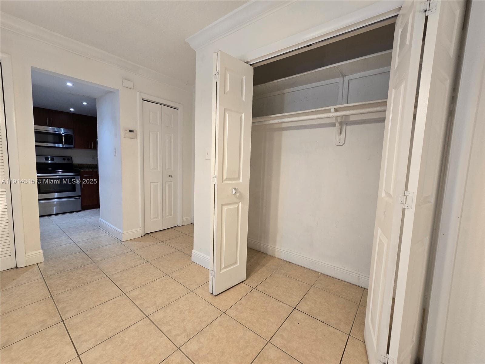 6940 Miami Gardens Dr # 319, Hialeah FL 33015 — 18