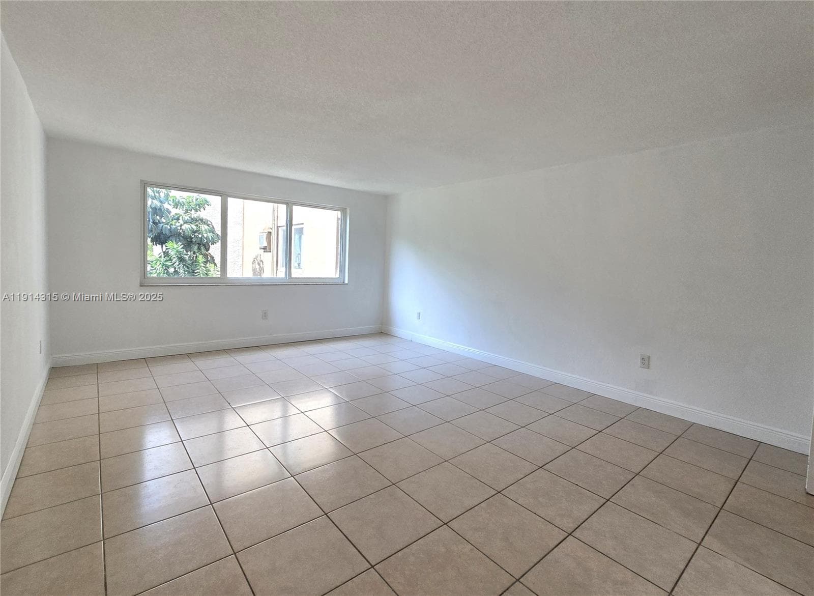 6940 Miami Gardens Dr # 319, Hialeah FL 33015 — 11