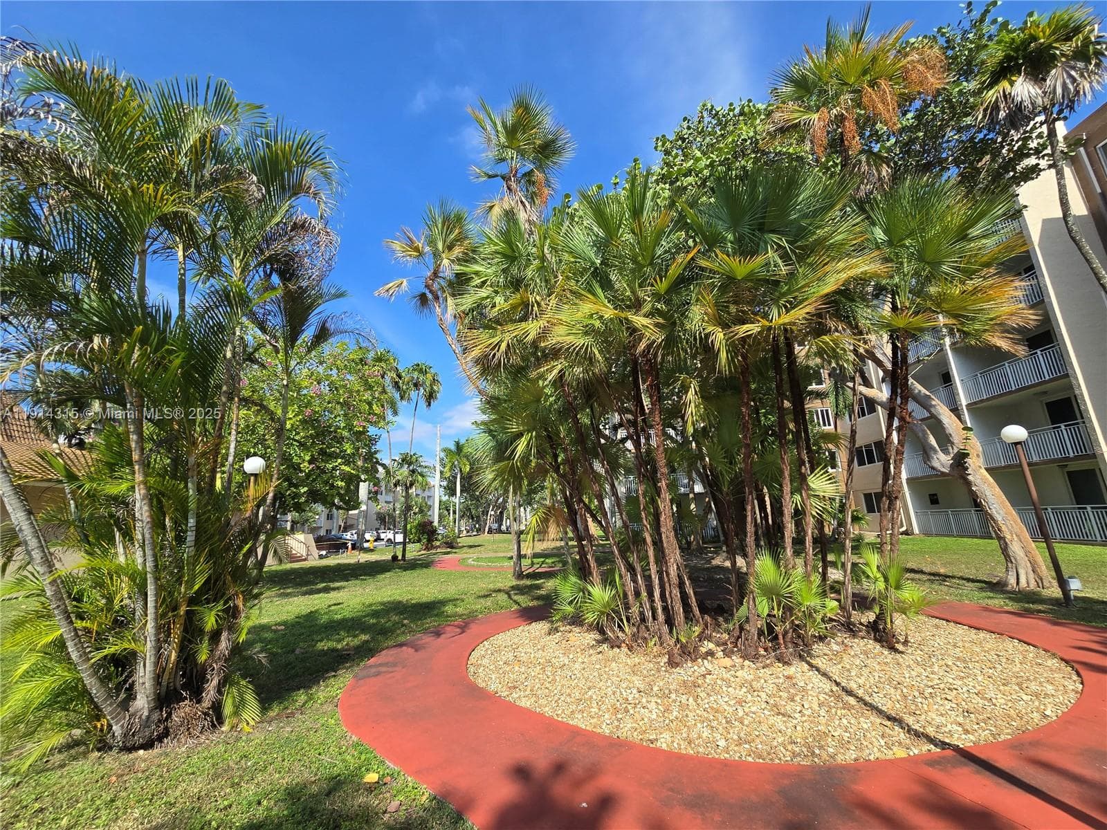 6940 Miami Gardens Dr # 319, Hialeah FL 33015 — 35