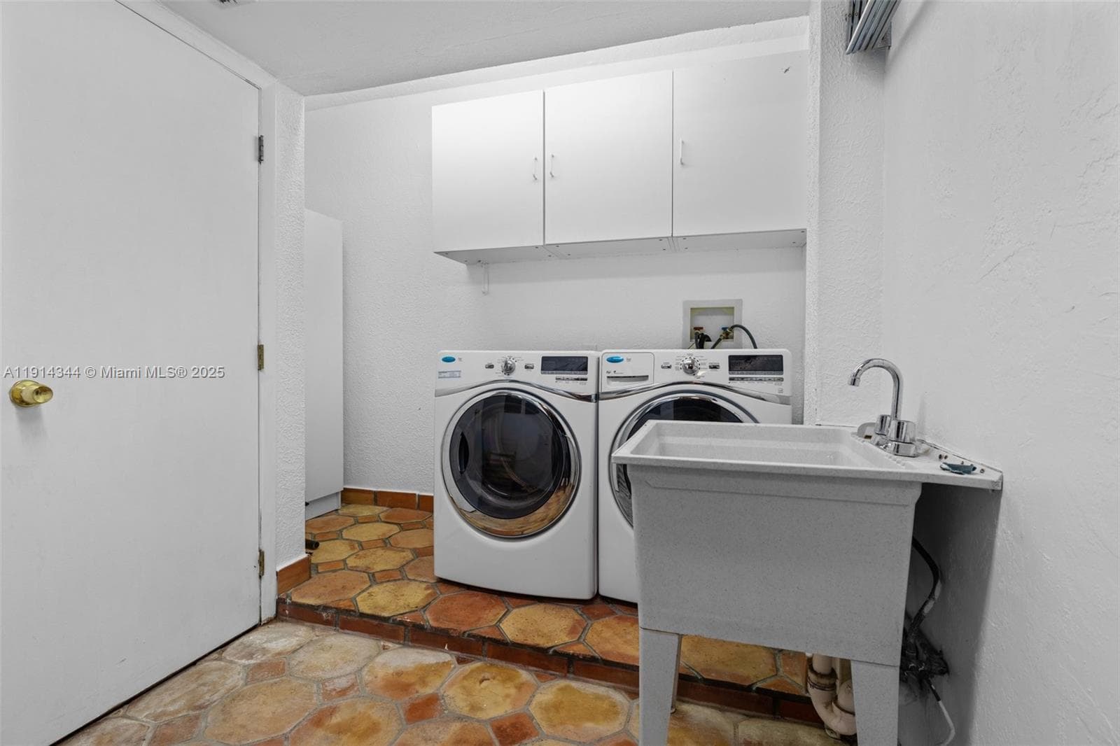 20215 W Oak Haven Cir, Miami FL 33179 — 62