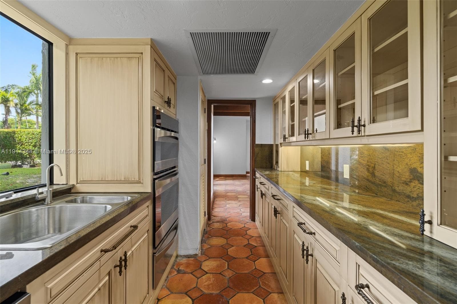 20215 W Oak Haven Cir, Miami FL 33179 — 23