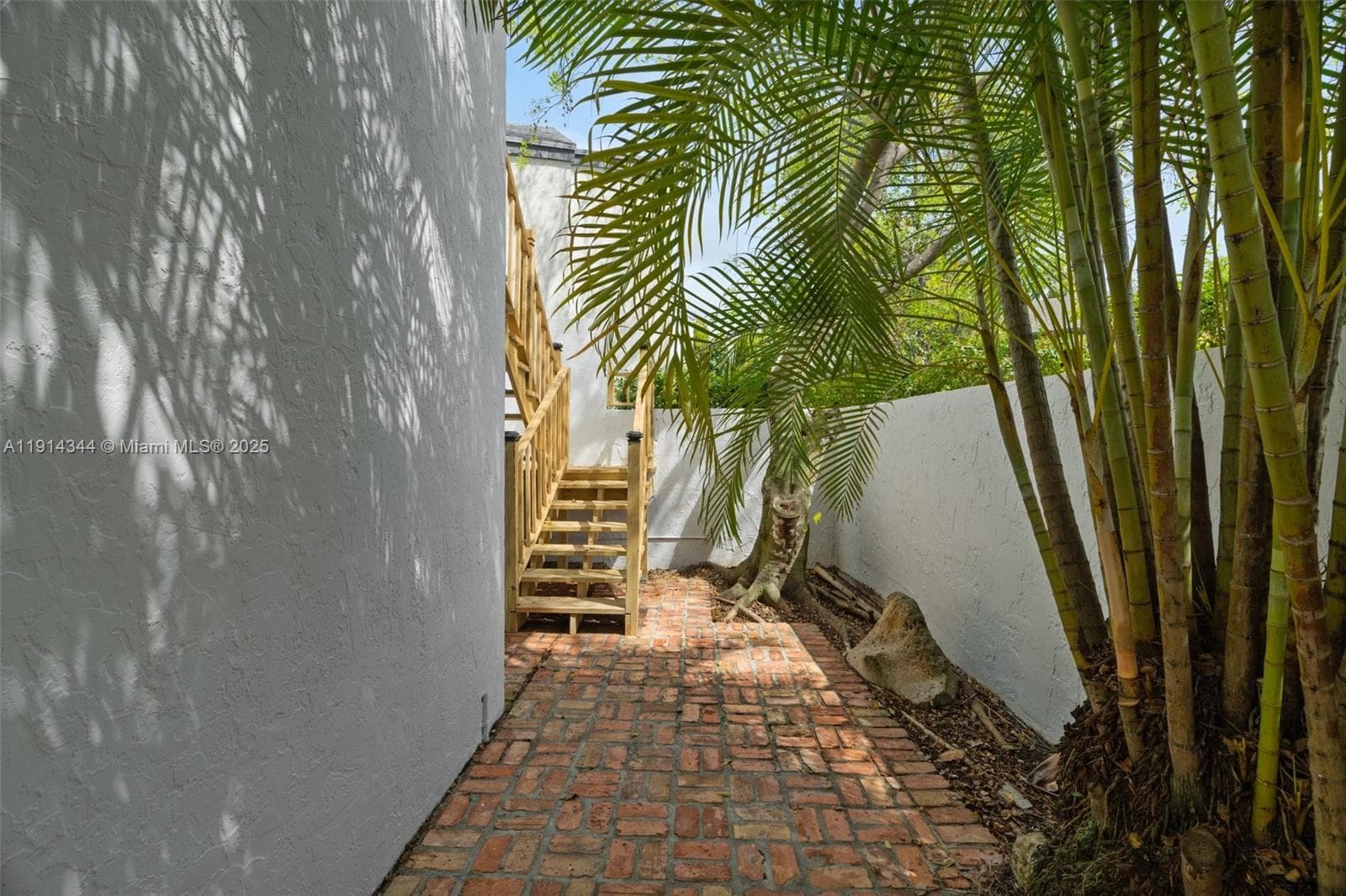 20215 W Oak Haven Cir, Miami FL 33179 — 72