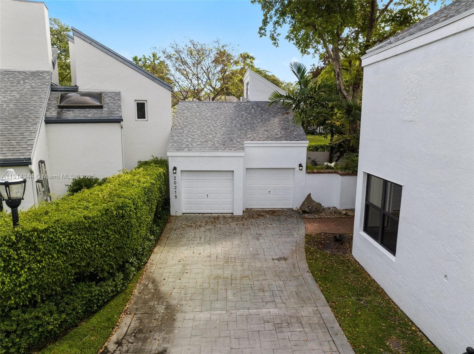 20215 W Oak Haven Cir, Miami FL 33179 — 2
