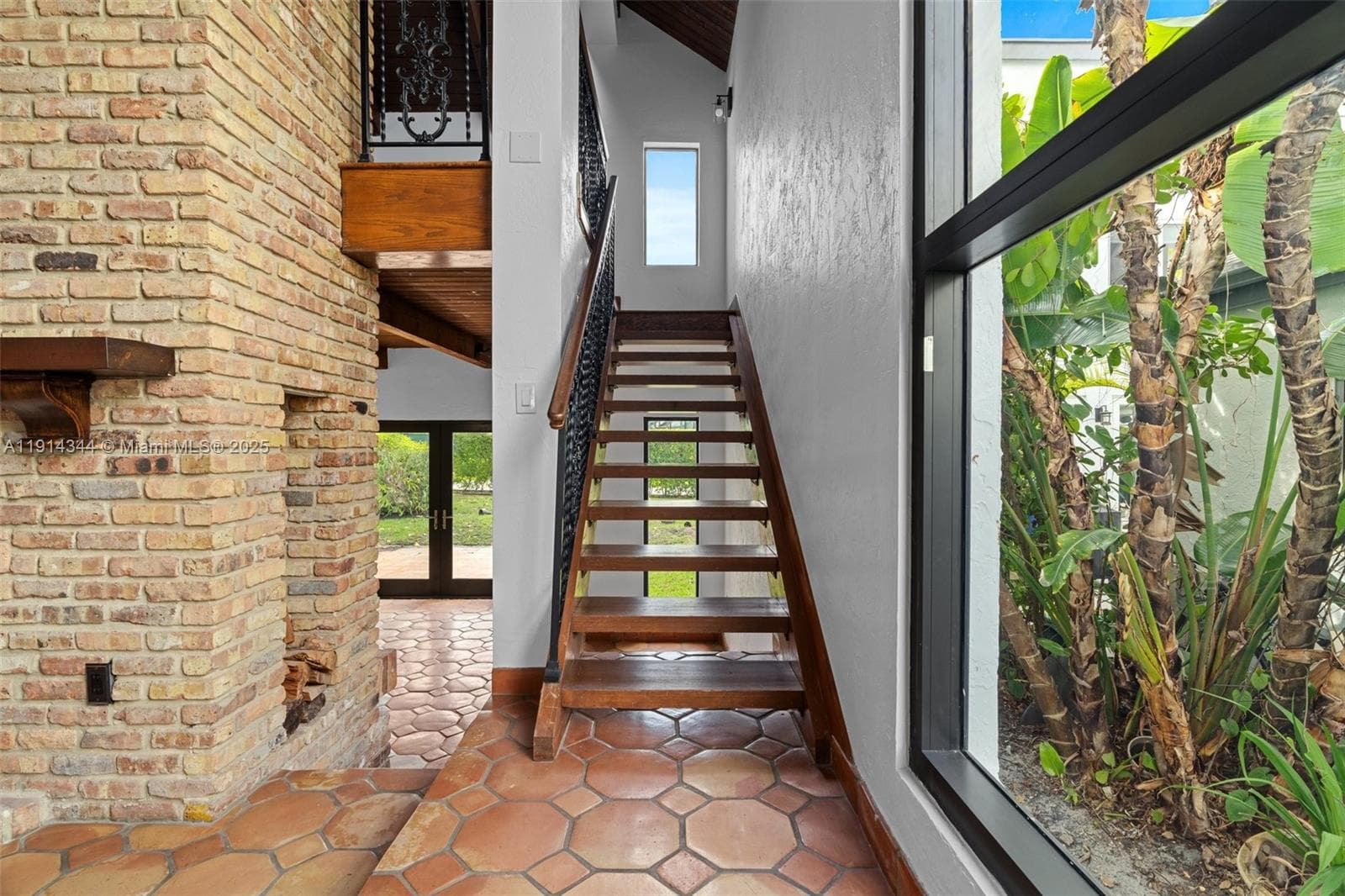 20215 W Oak Haven Cir, Miami FL 33179 — 26