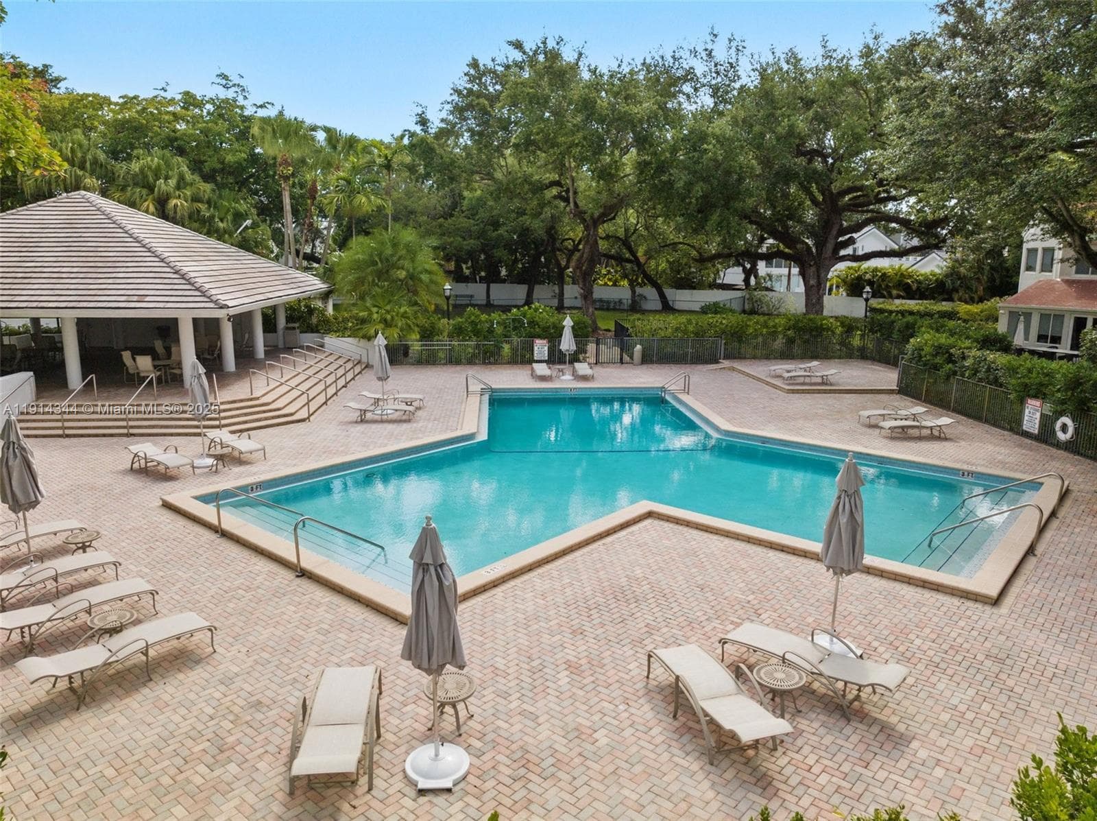 20215 W Oak Haven Cir, Miami FL 33179 — 80