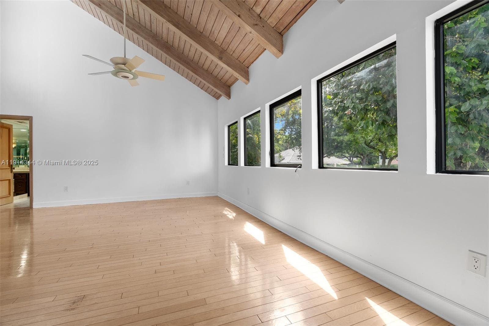 20215 W Oak Haven Cir, Miami FL 33179 — 36