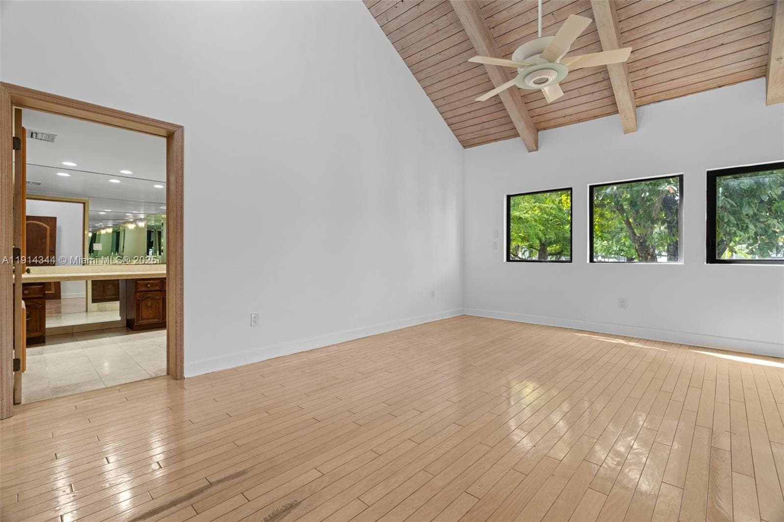 20215 W Oak Haven Cir, Miami FL 33179 — 32