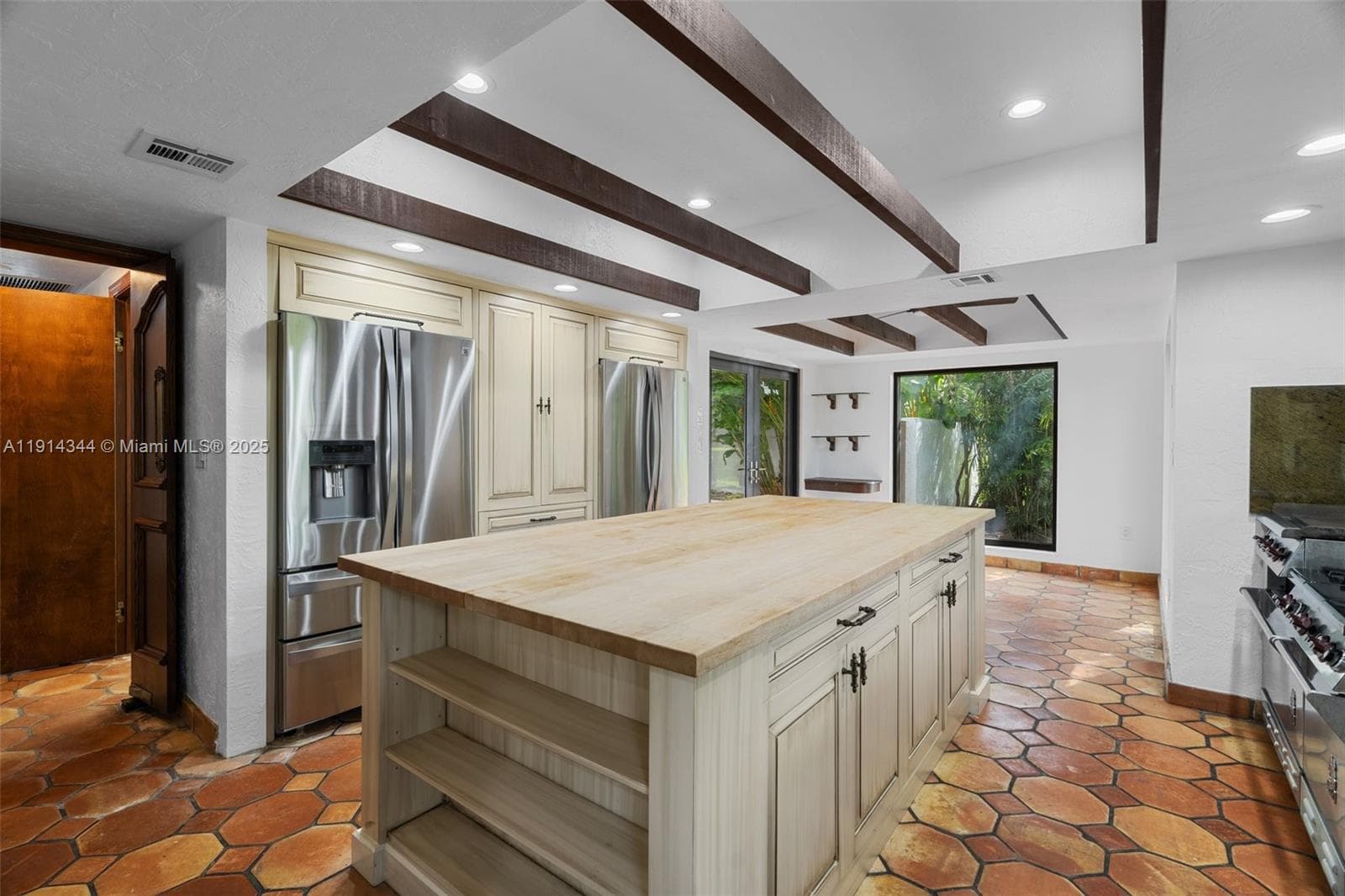 20215 W Oak Haven Cir, Miami FL 33179 — 20
