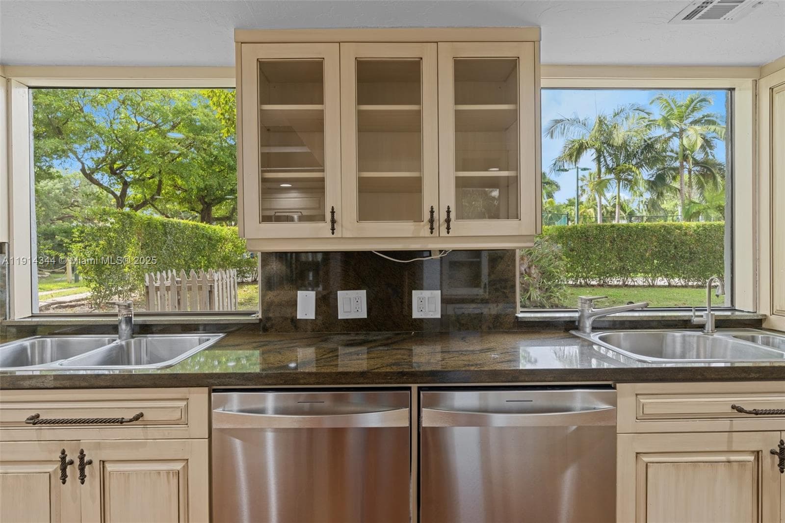 20215 W Oak Haven Cir, Miami FL 33179 — 24