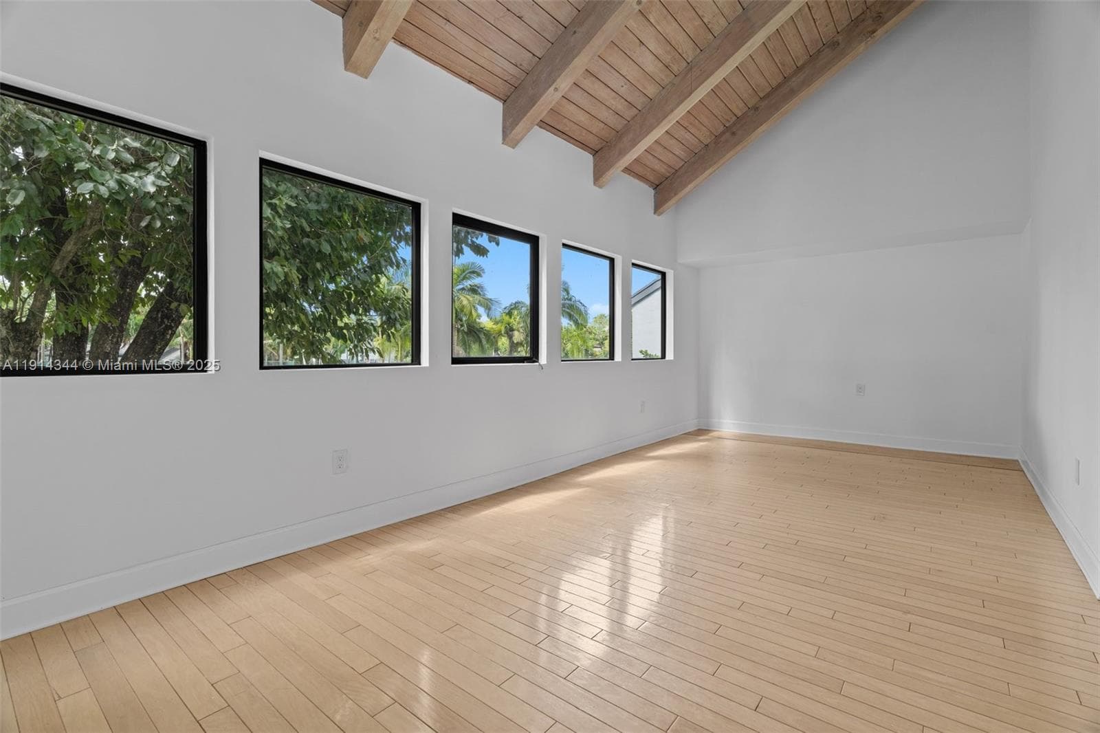 20215 W Oak Haven Cir, Miami FL 33179 — 34
