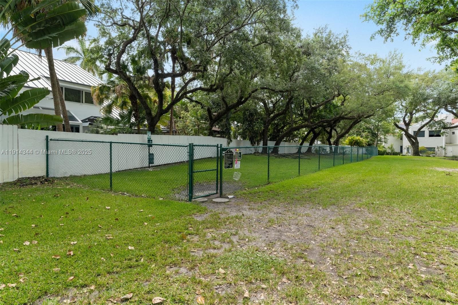 20215 W Oak Haven Cir, Miami FL 33179 — 89