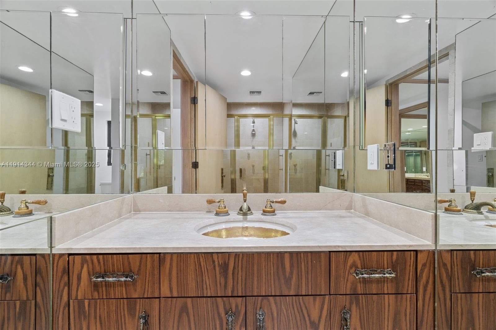 20215 W Oak Haven Cir, Miami FL 33179 — 38