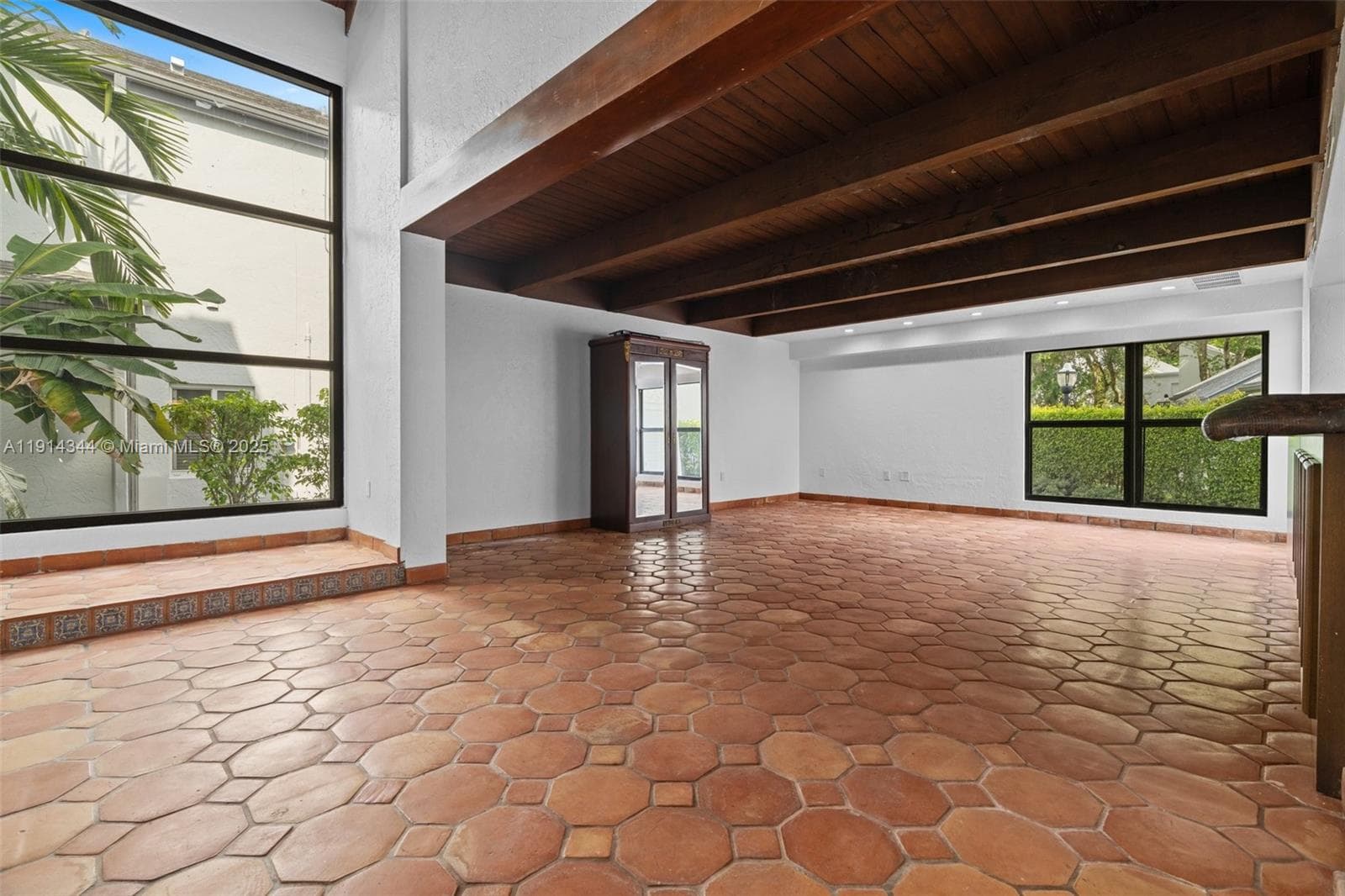 20215 W Oak Haven Cir, Miami FL 33179 — 10