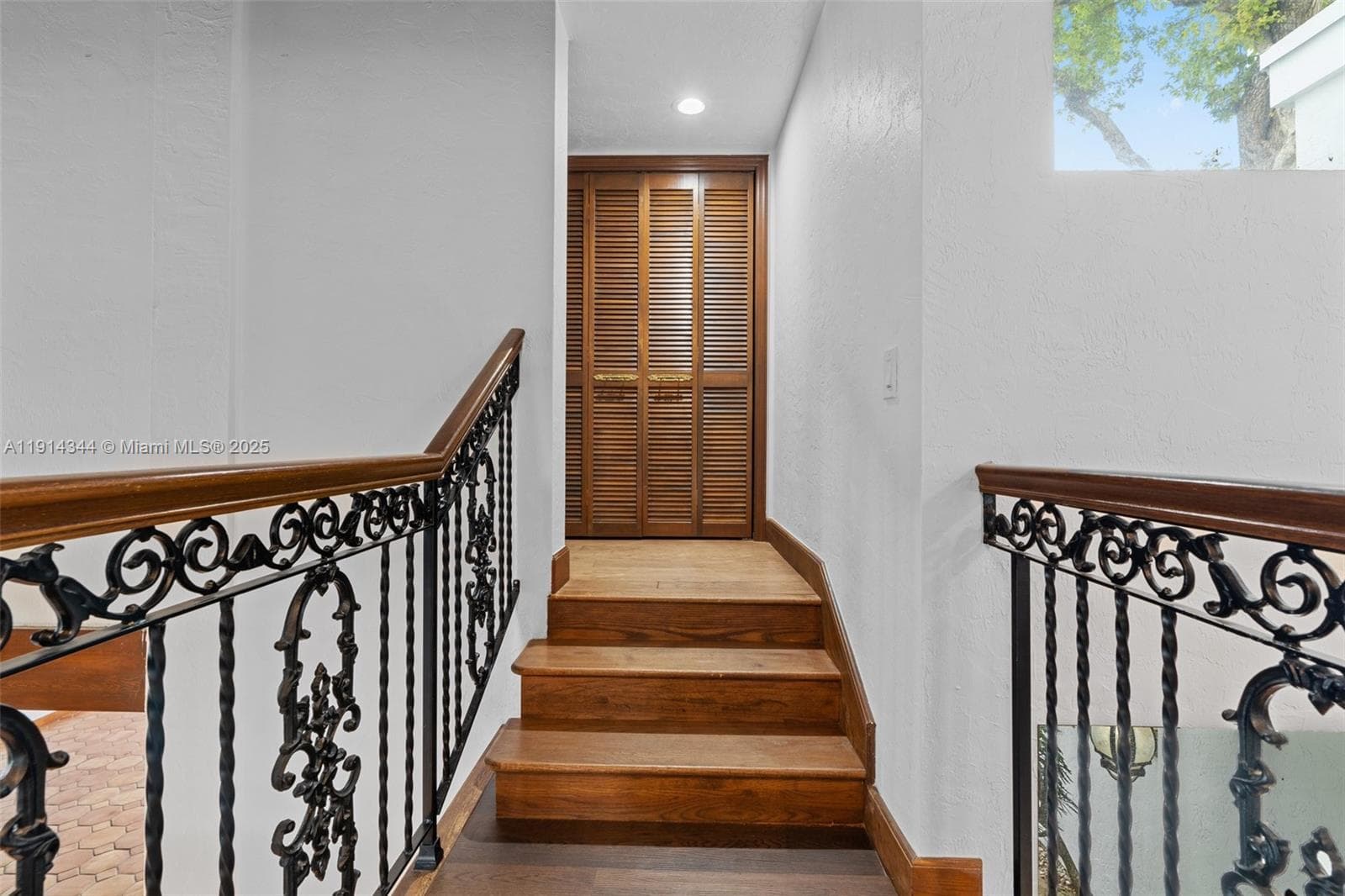 20215 W Oak Haven Cir, Miami FL 33179 — 45