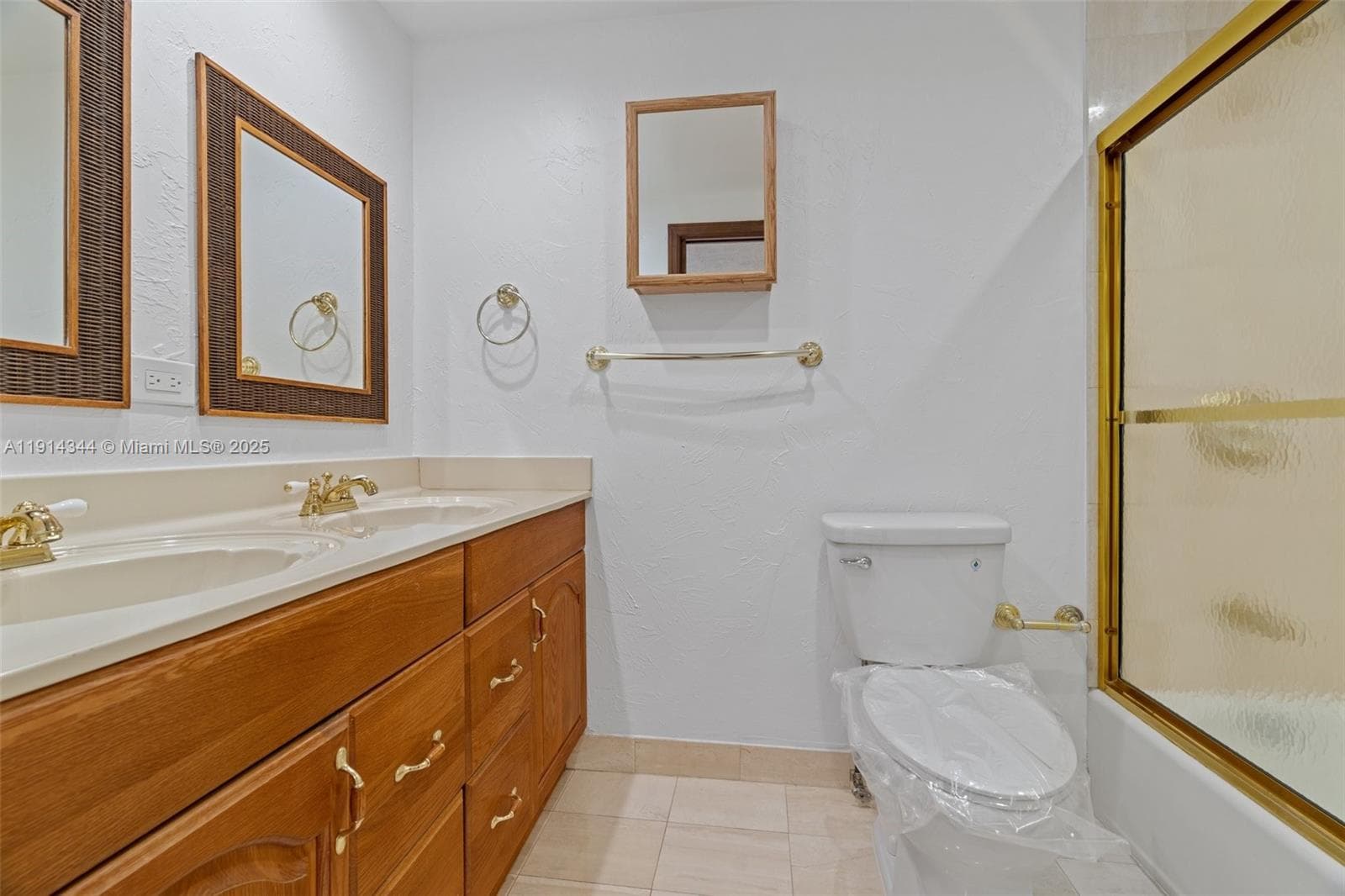 20215 W Oak Haven Cir, Miami FL 33179 — 50