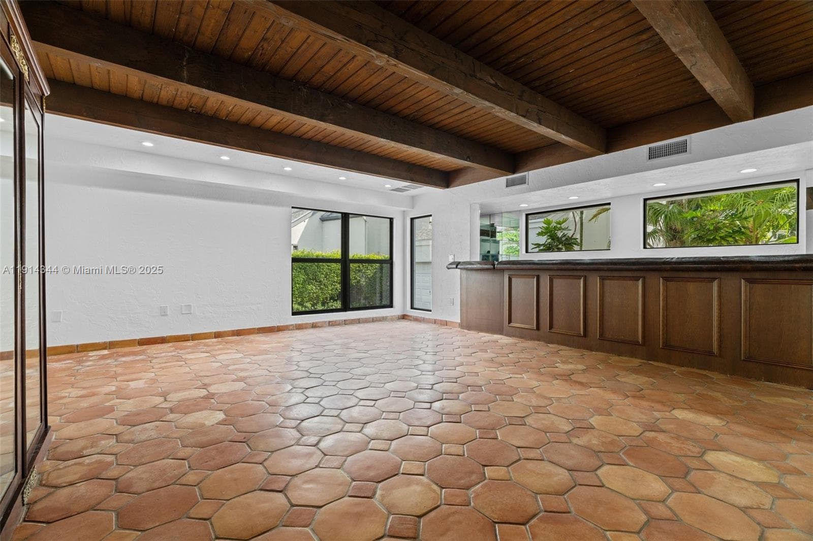 20215 W Oak Haven Cir, Miami FL 33179 — 11