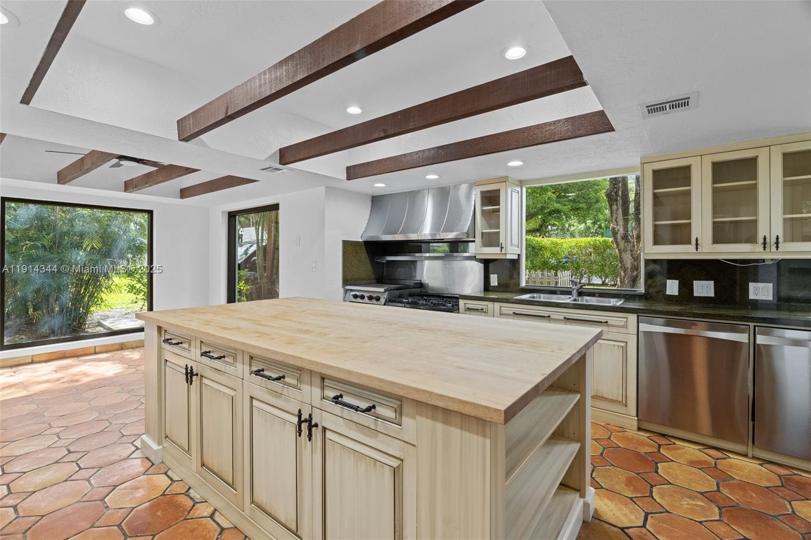 20215 W Oak Haven Cir, Miami FL 33179 — 19