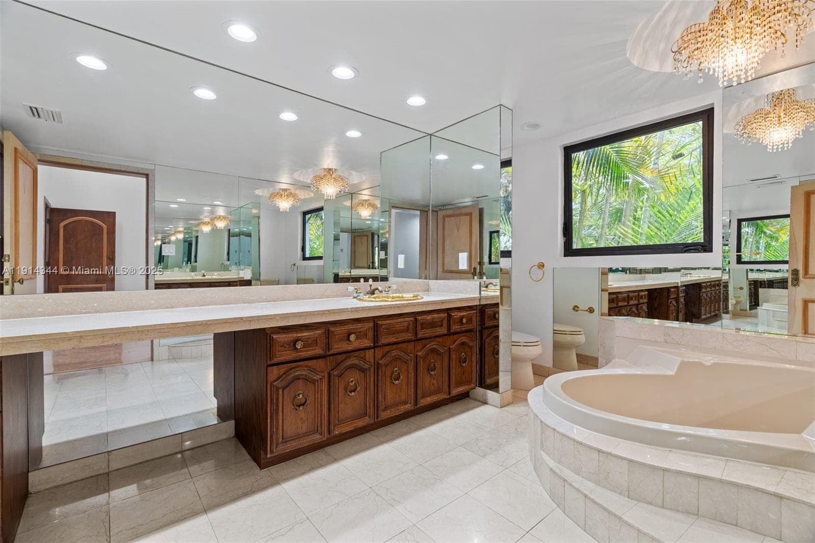 20215 W Oak Haven Cir, Miami FL 33179 — 40
