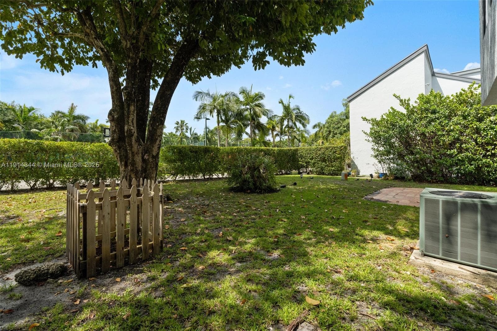 20215 W Oak Haven Cir, Miami FL 33179 — 64