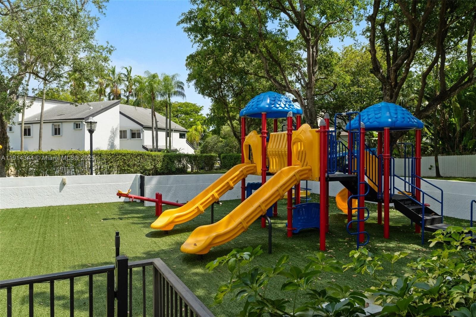 20215 W Oak Haven Cir, Miami FL 33179 — 87