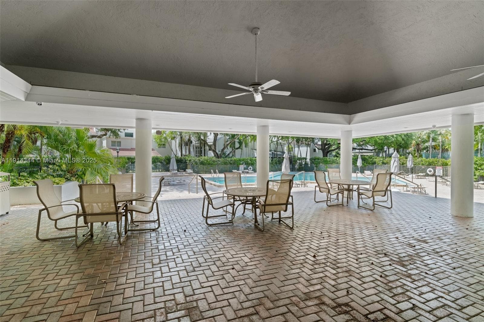 20215 W Oak Haven Cir, Miami FL 33179 — 85