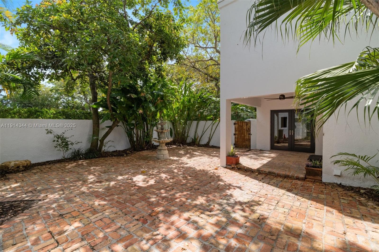 20215 W Oak Haven Cir, Miami FL 33179 — 70