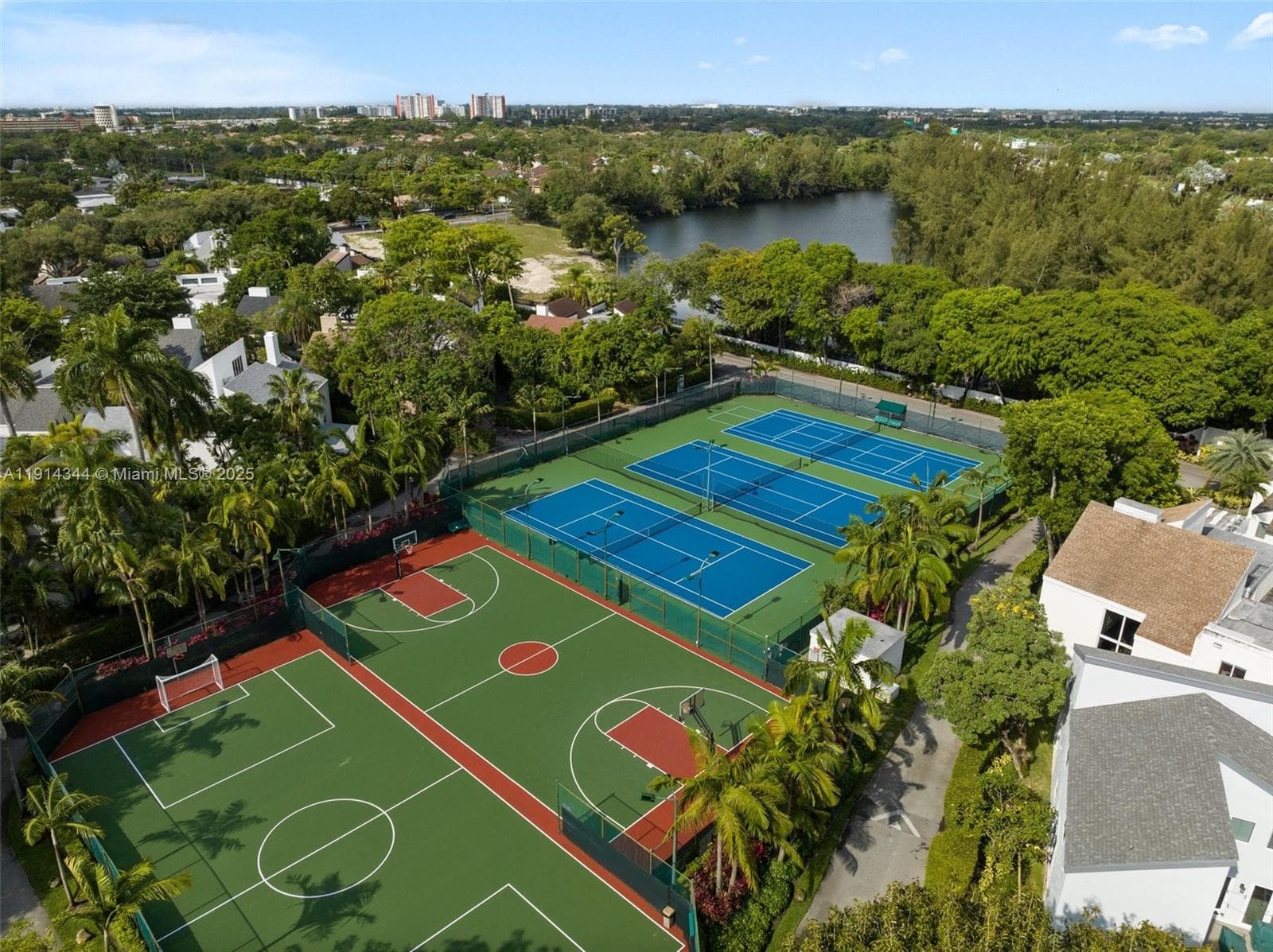 20215 W Oak Haven Cir, Miami FL 33179 — 78