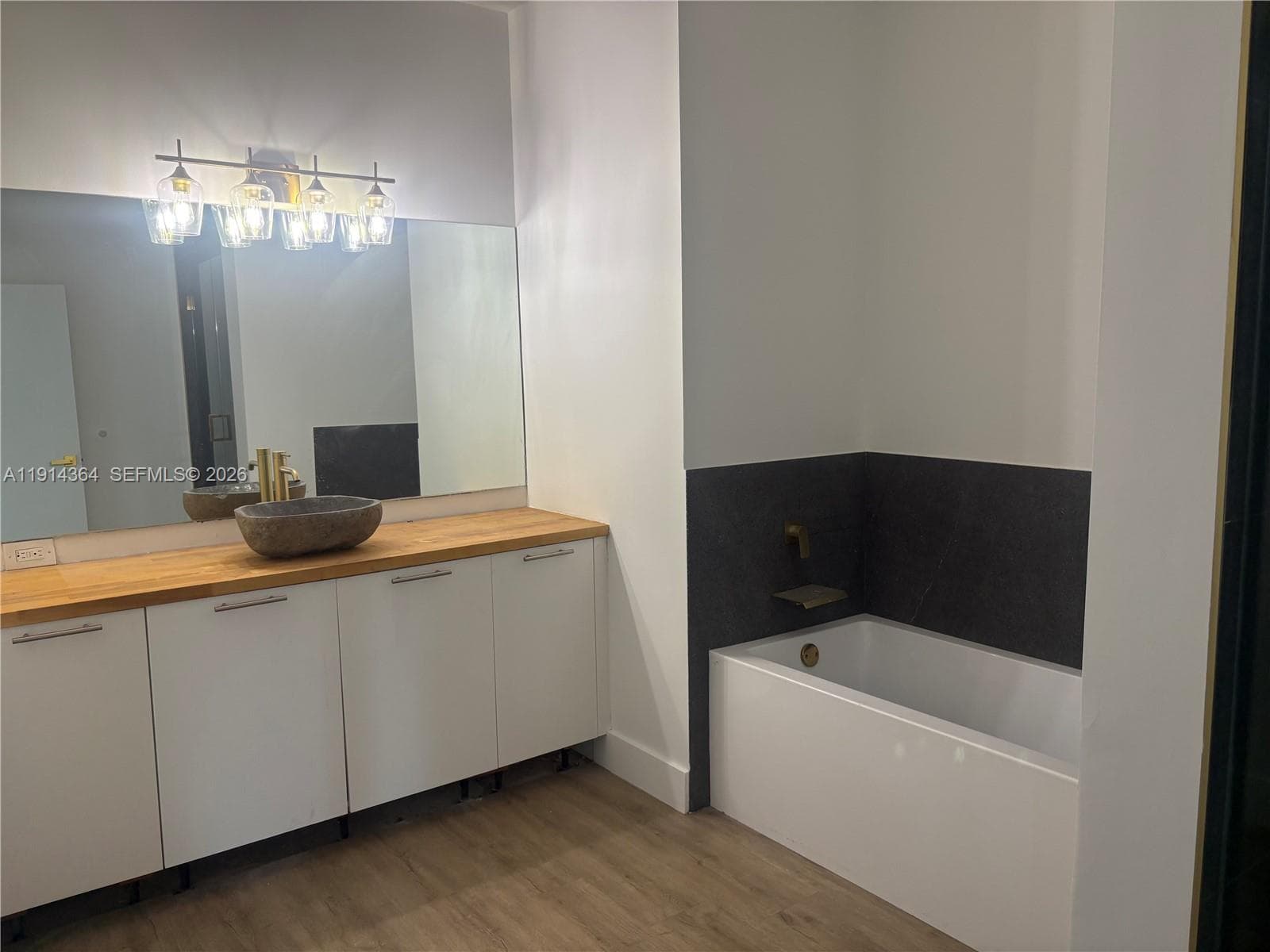 1800 N Bayshore Dr # 306, Miami FL 33132 — 16