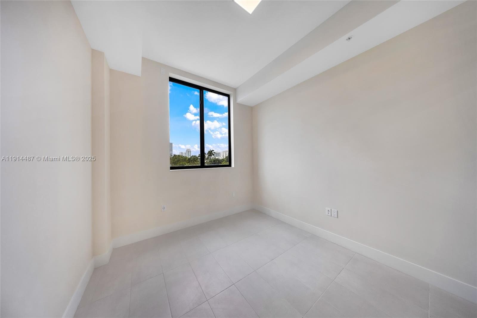 1030 15th St # 306, Miami Beach FL 33139 — 23