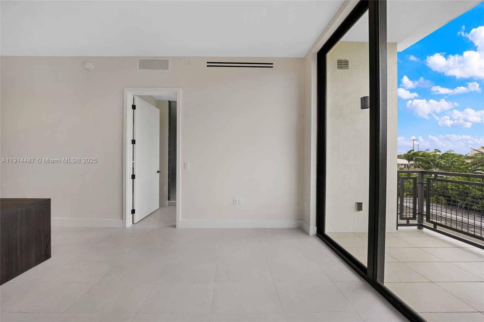 1030 15th St # 306, Miami Beach FL 33139 — 6