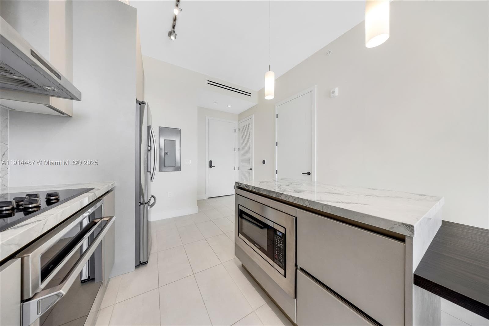 1030 15th St # 306, Miami Beach FL 33139 — 17