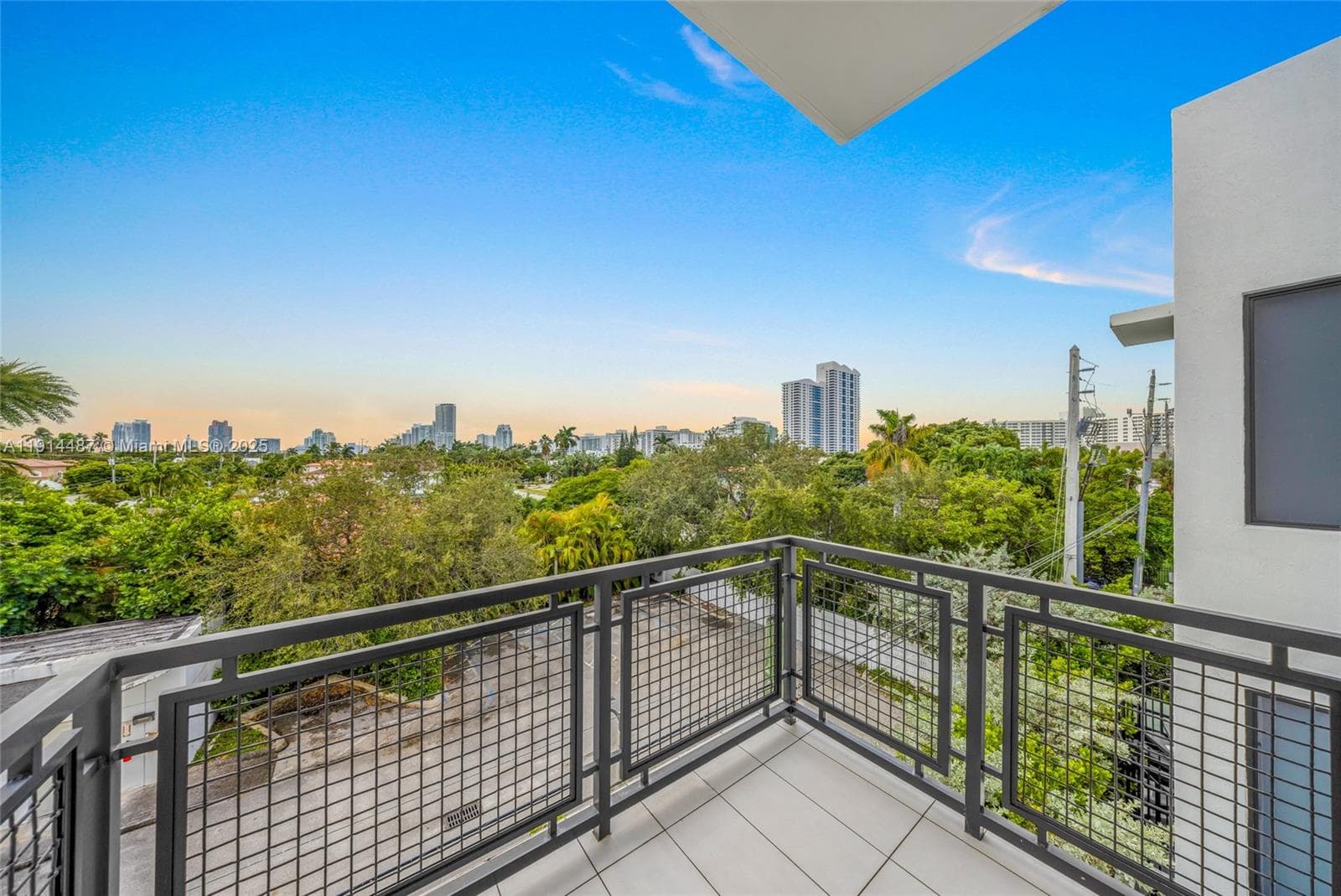 1030 15th St # 306, Miami Beach FL 33139 — 34