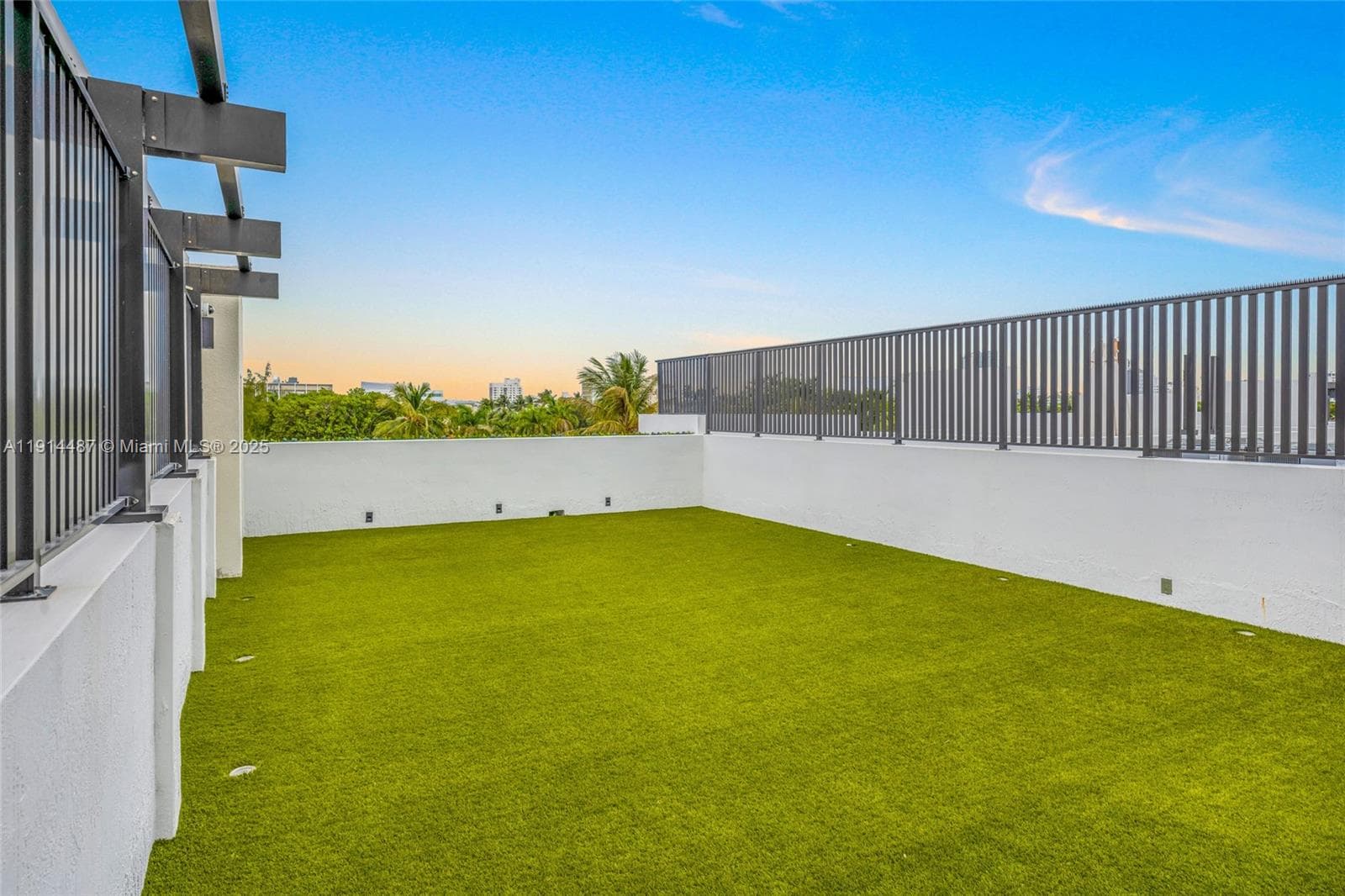 1030 15th St # 306, Miami Beach FL 33139 — 45