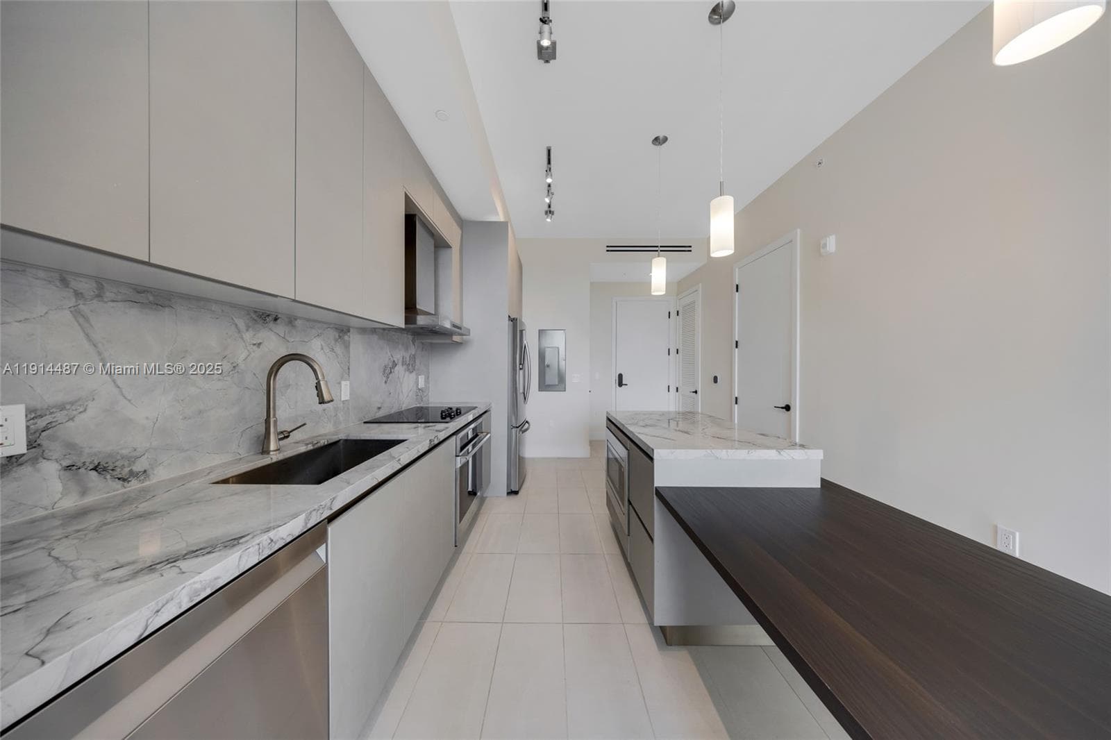 1030 15th St # 306, Miami Beach FL 33139 — 18