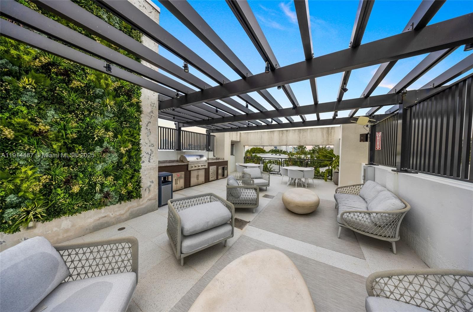 1030 15th St # 306, Miami Beach FL 33139 — 37
