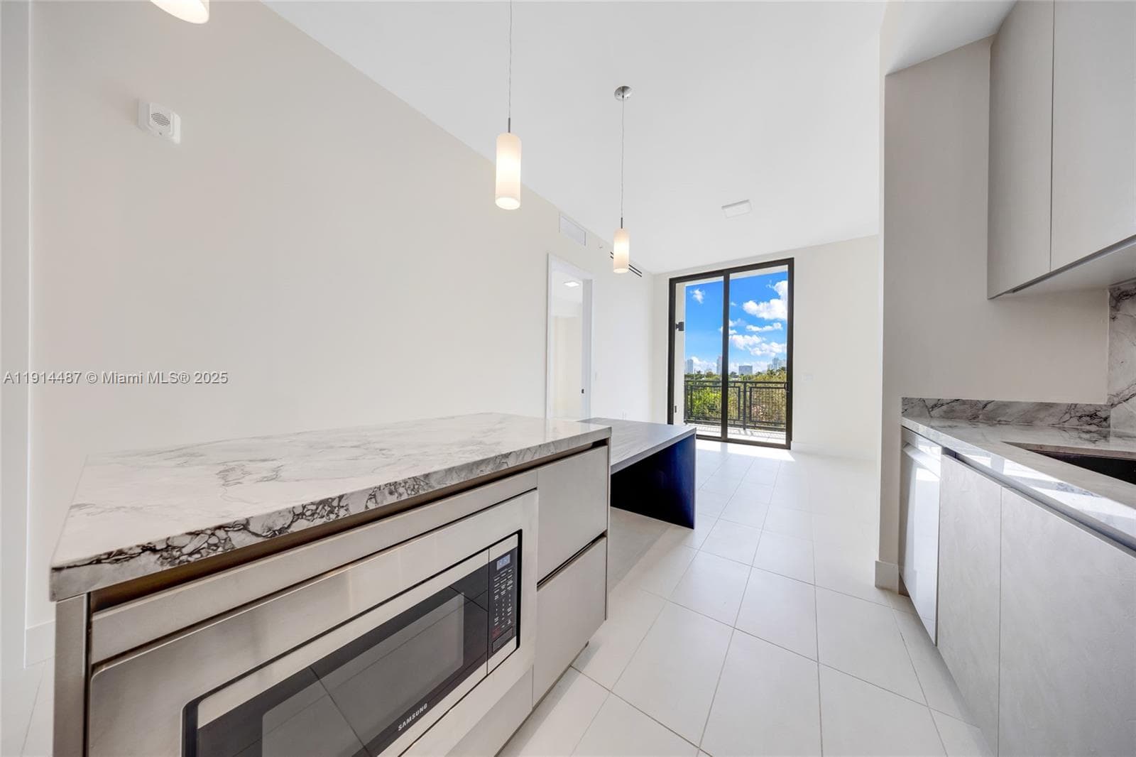 1030 15th St # 306, Miami Beach FL 33139 — 15