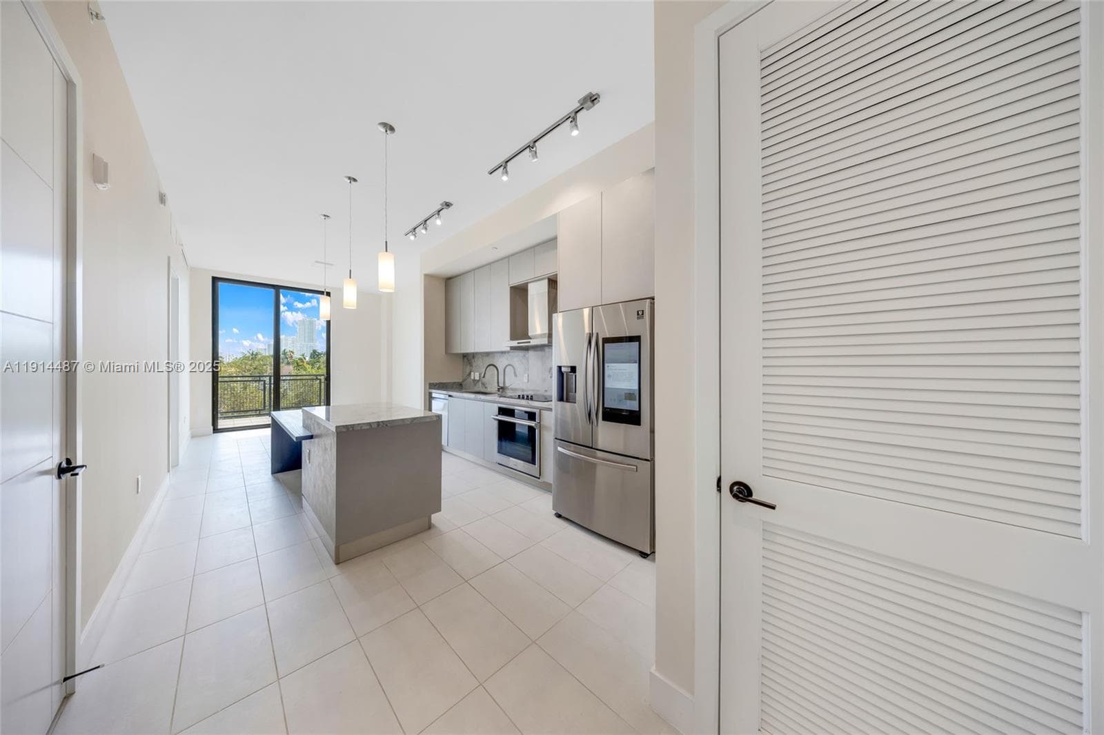 1030 15th St # 306, Miami Beach FL 33139 — 11