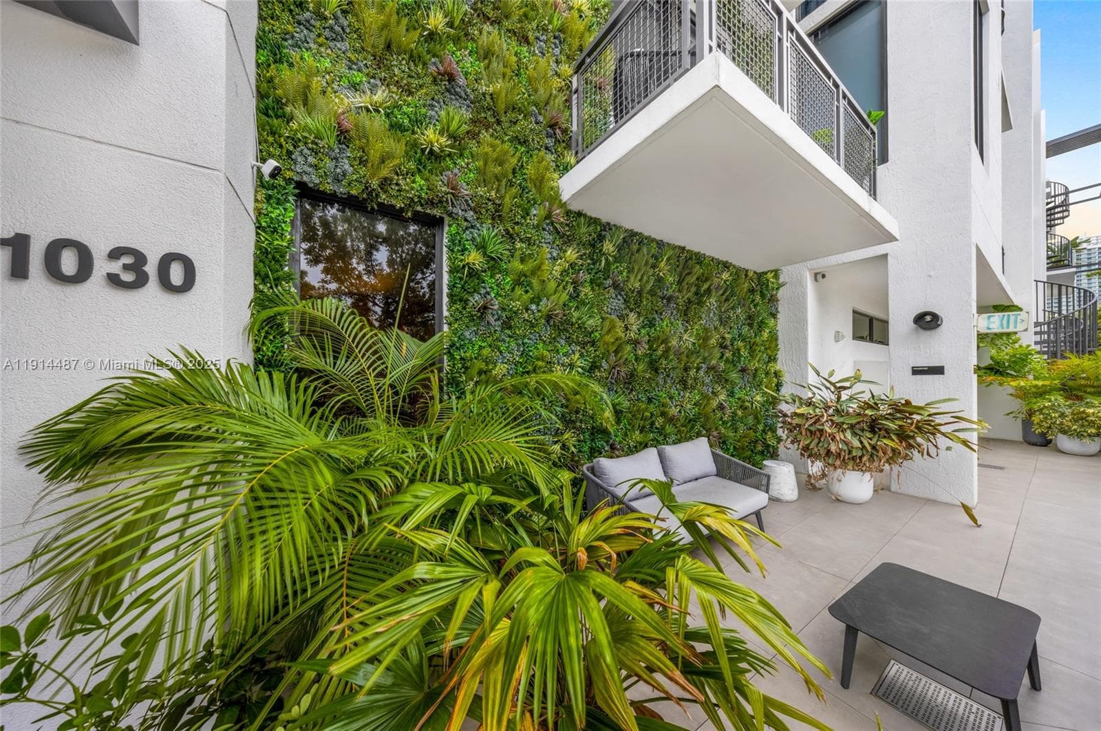1030 15th St # 306, Miami Beach FL 33139 — 44