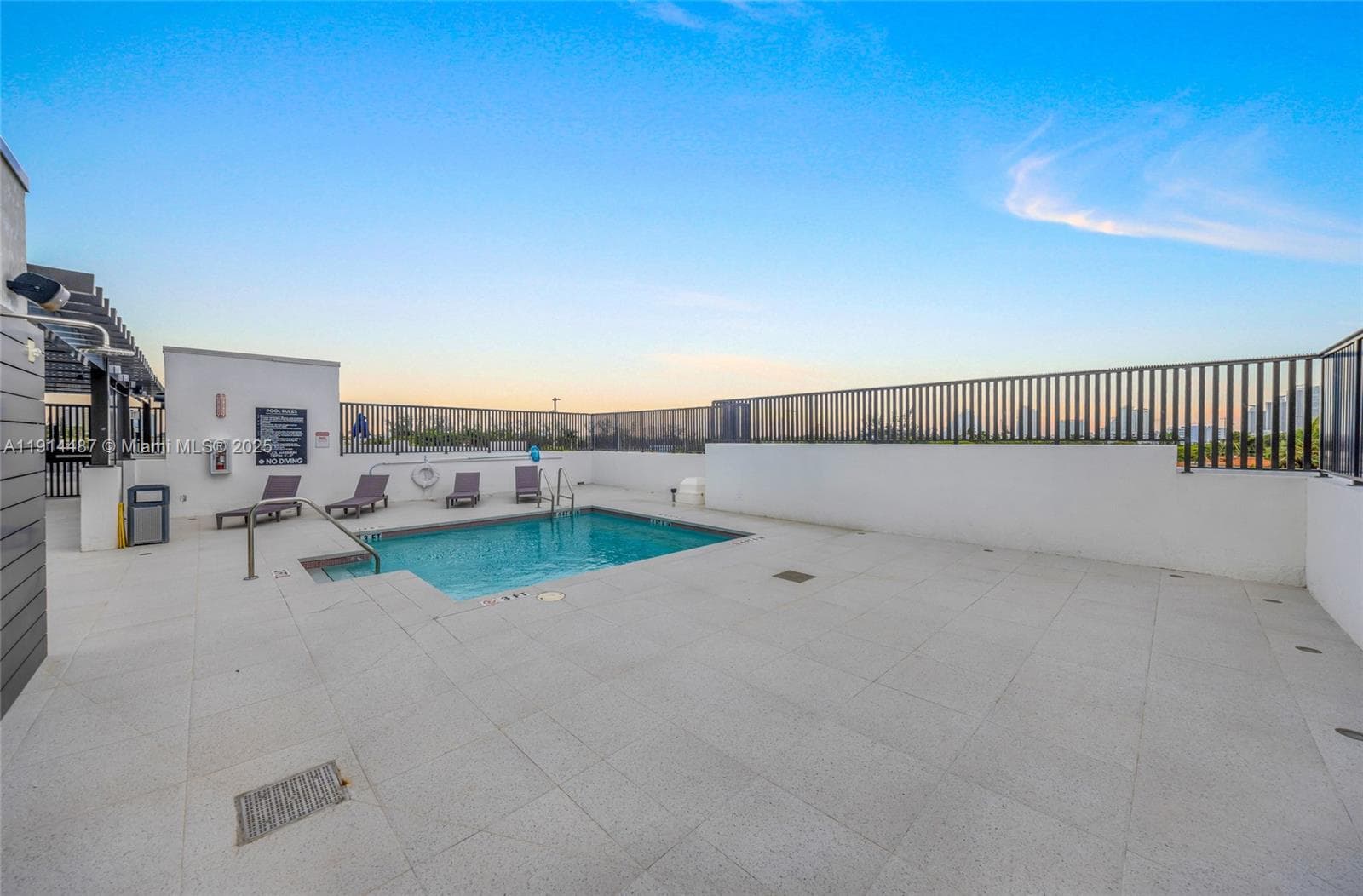 1030 15th St # 306, Miami Beach FL 33139 — 40