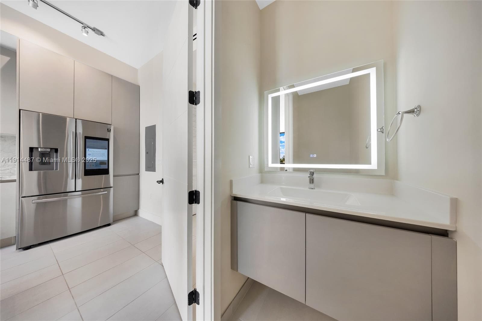 1030 15th St # 306, Miami Beach FL 33139 — 25