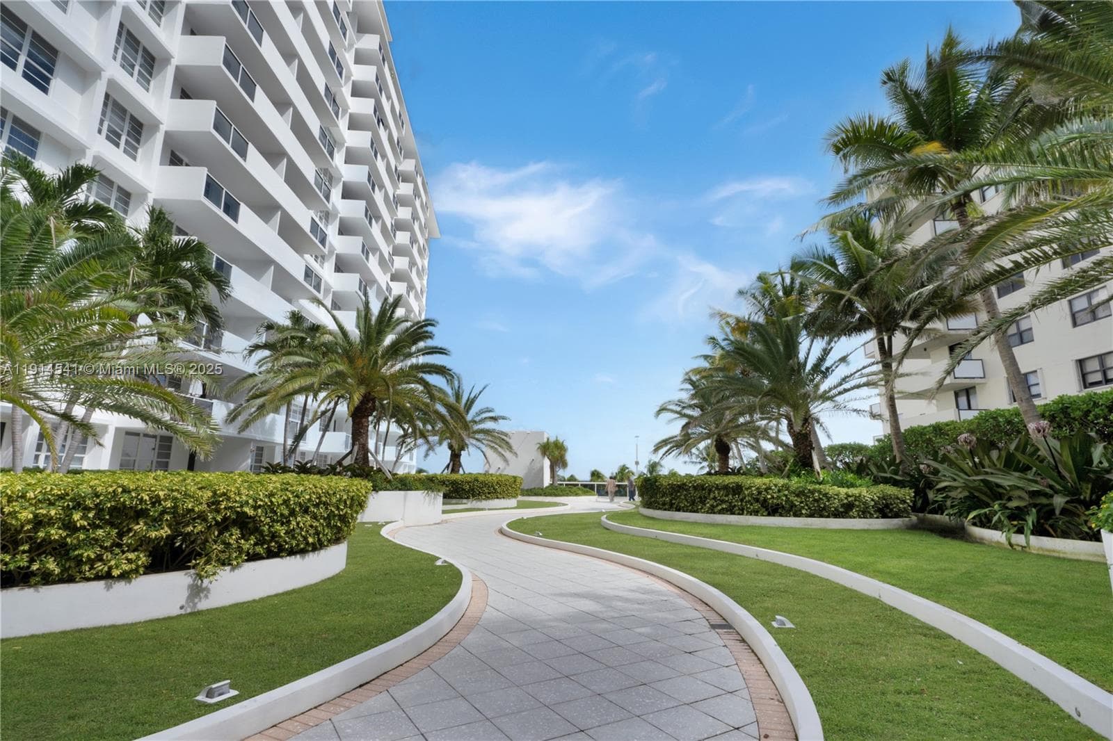 100 Lincoln Rd # 607, Miami Beach FL 33139 — 17