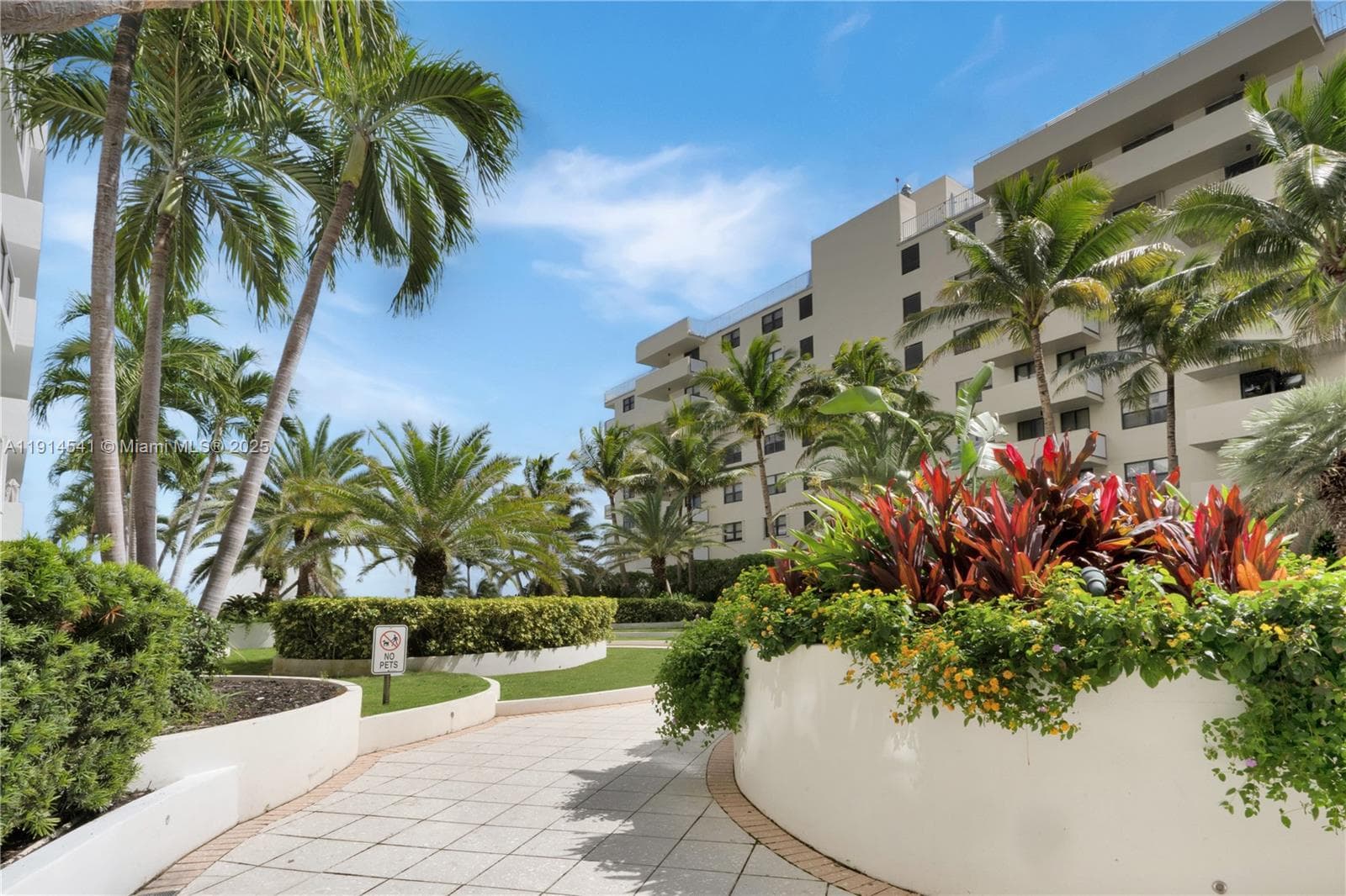 100 Lincoln Rd # 607, Miami Beach FL 33139 — 1