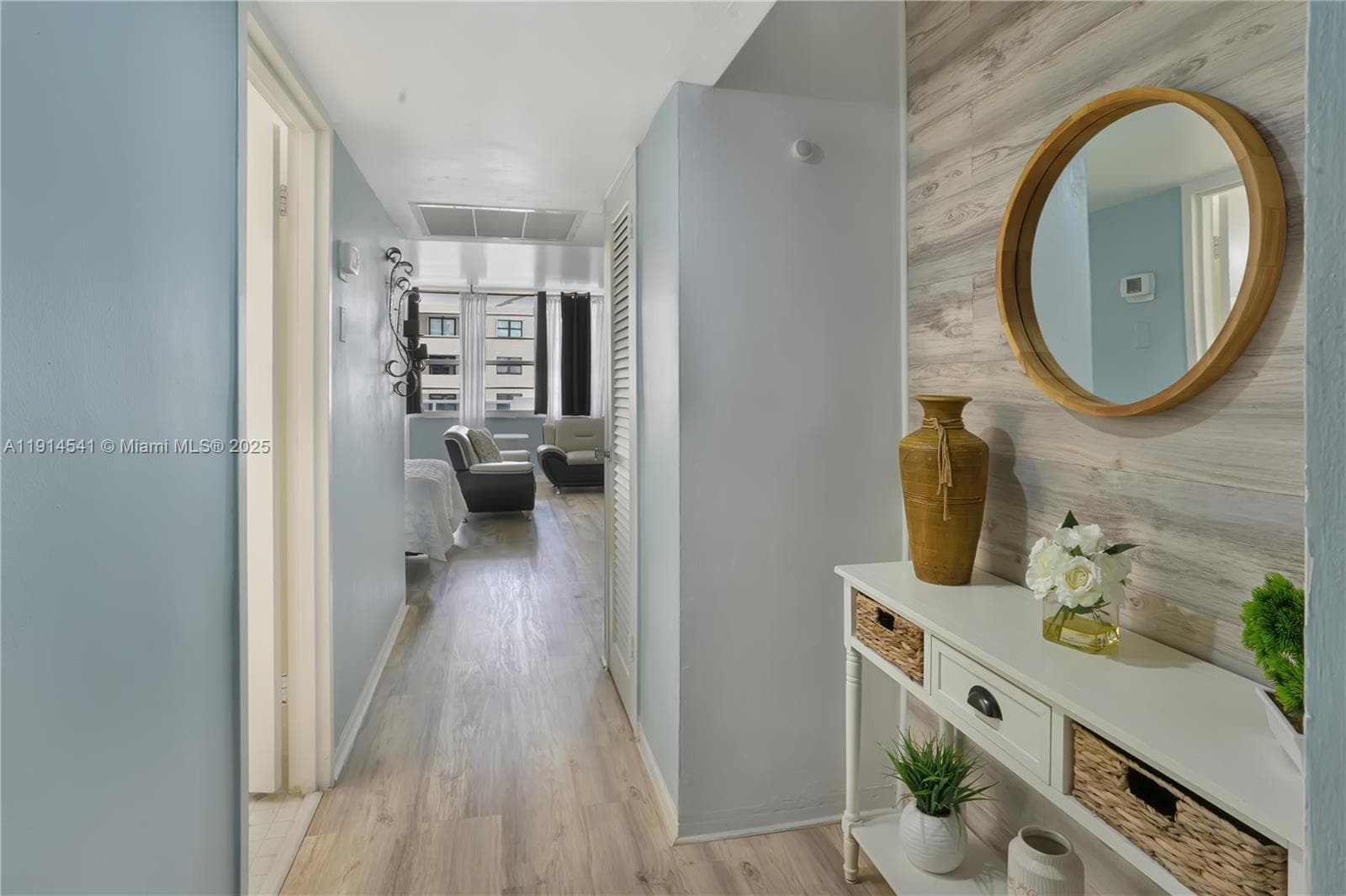 100 Lincoln Rd # 607, Miami Beach FL 33139 — 4