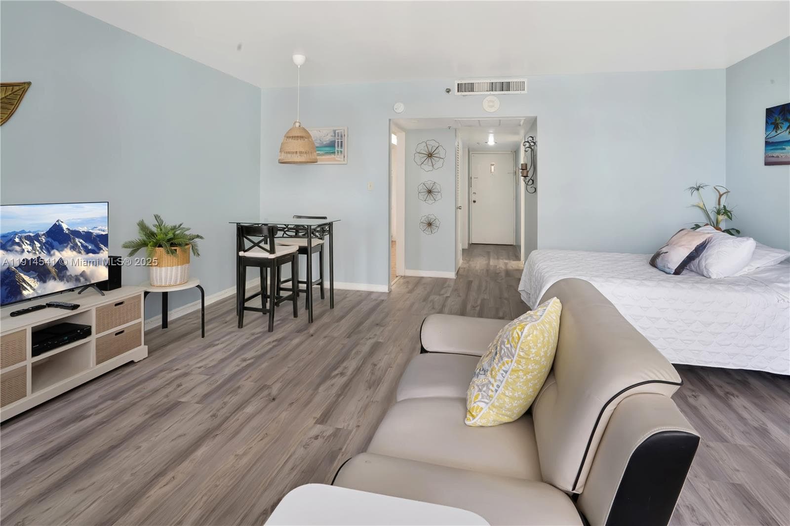 100 Lincoln Rd # 607, Miami Beach FL 33139 — 8