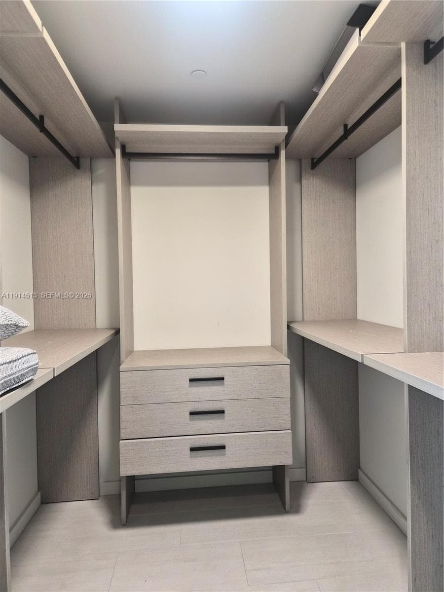 1000 Brickell Plz # 2101, Miami FL 33131 — 80