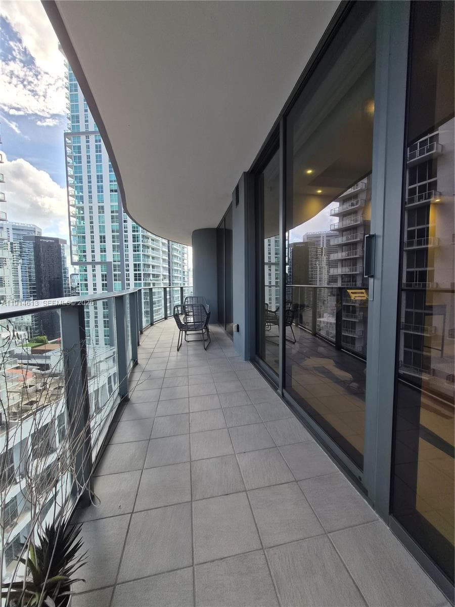 1000 Brickell Plz # 2101, Miami FL 33131 — 71