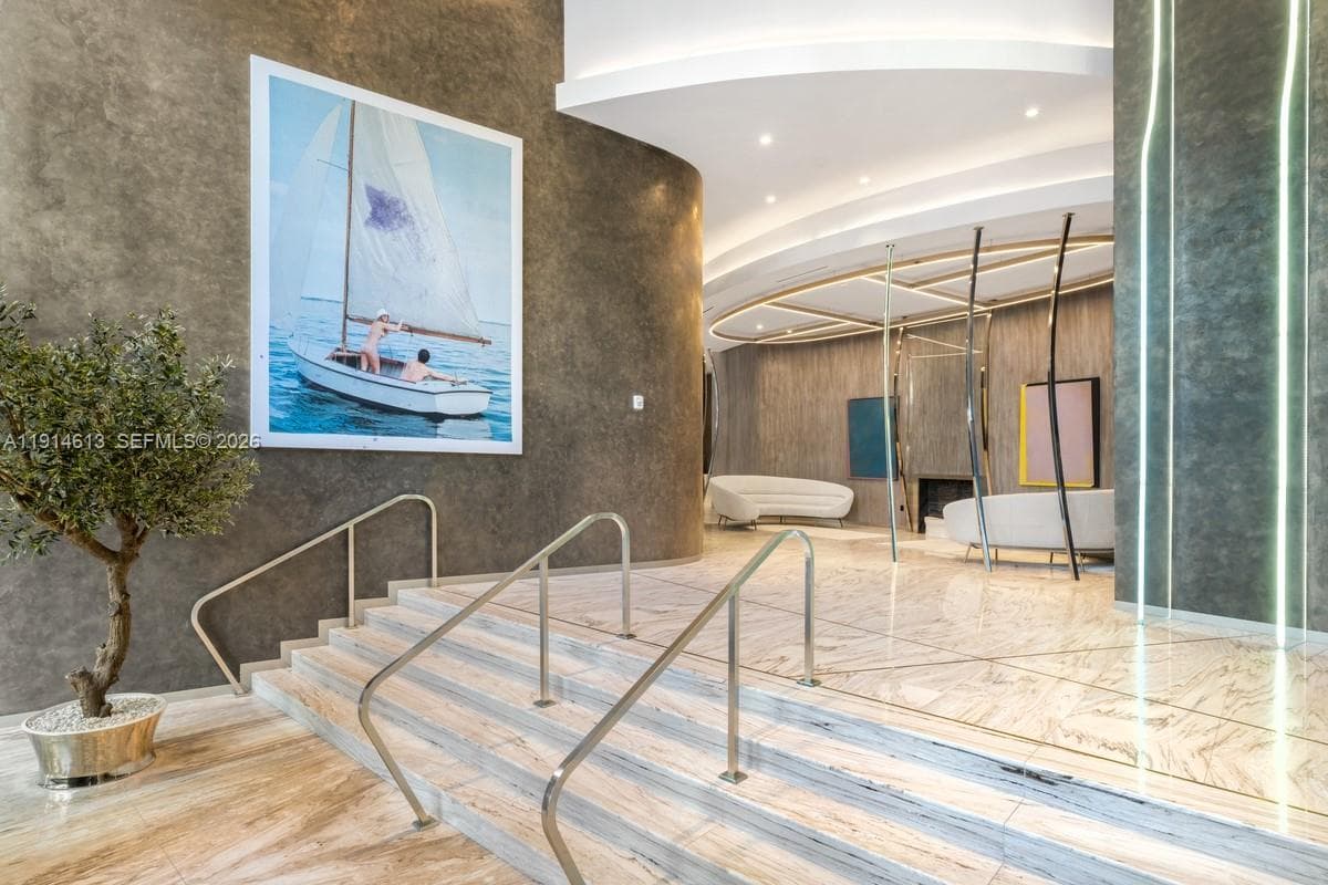 1000 Brickell Plz # 2101, Miami FL 33131 — 33