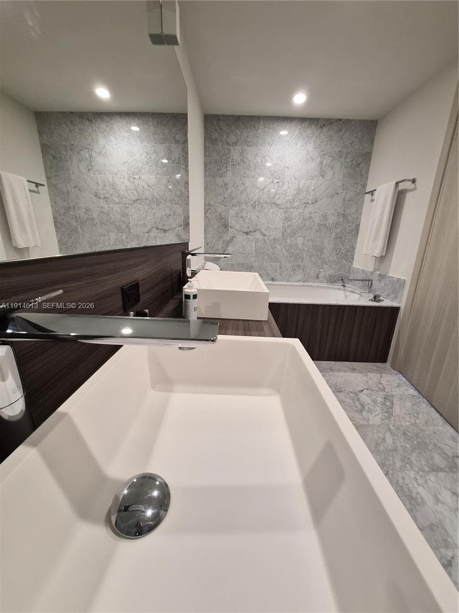 1000 Brickell Plz # 2101, Miami FL 33131 — 15