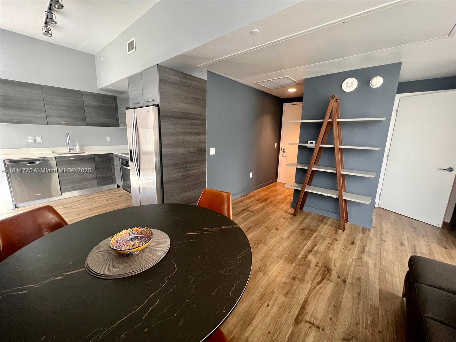 151 SE 1st St # 810, Miami FL 33131 — 13