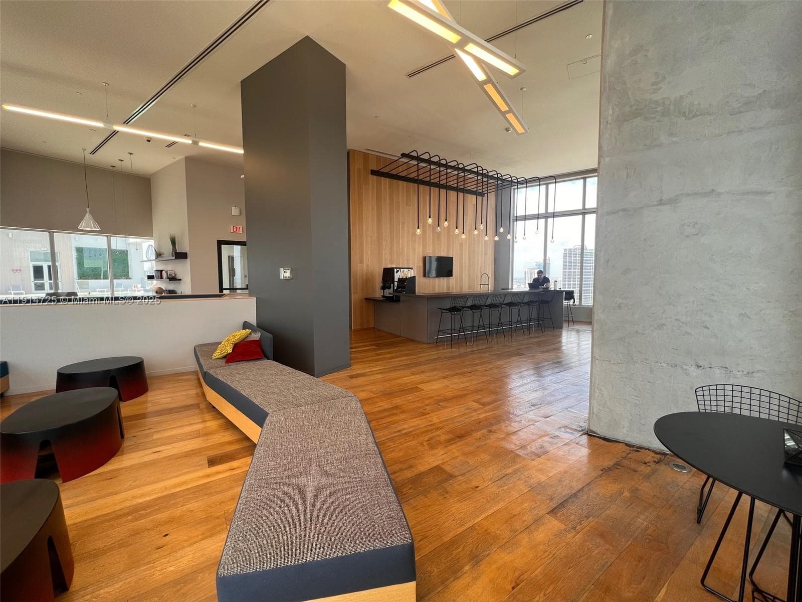 151 SE 1st St # 810, Miami FL 33131 — 17